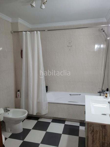 Foto bde0b11b-cb75-4052-a07f-8444779284cb. Casa adosada casa en venta lista para entrar a vivir 160 m2 construidos, terraza y plaza de aparcamiento en Coín
