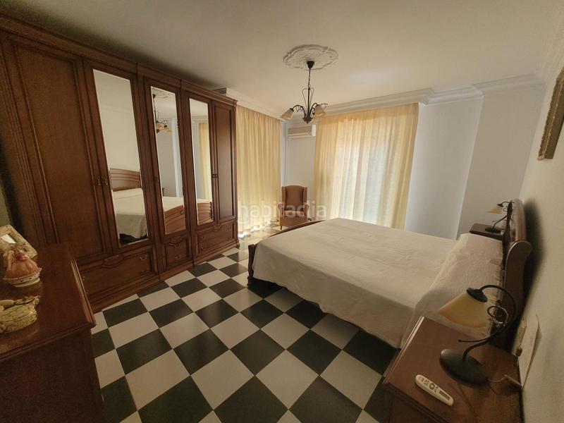 Foto d4fdec81-8bbf-4e87-a3ca-14bd723d8382. Casa adosada casa en venta lista para entrar a vivir 160 m2 construidos, terraza y plaza de aparcamiento en Coín