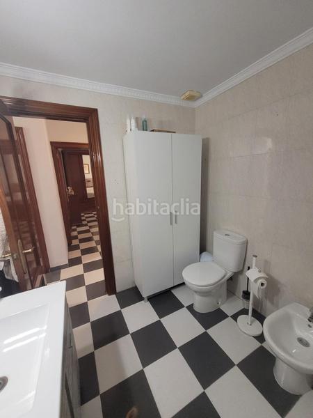 Foto fe5bf178-6e56-4bd0-9373-b6c449dd44dd. Casa adosada casa en venta lista para entrar a vivir 160 m2 construidos, terraza y plaza de aparcamiento en Coín