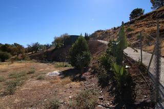 Fondo rustico in Tolox. Parcela rústica con proyecto turístico en tolox  junto al parque
