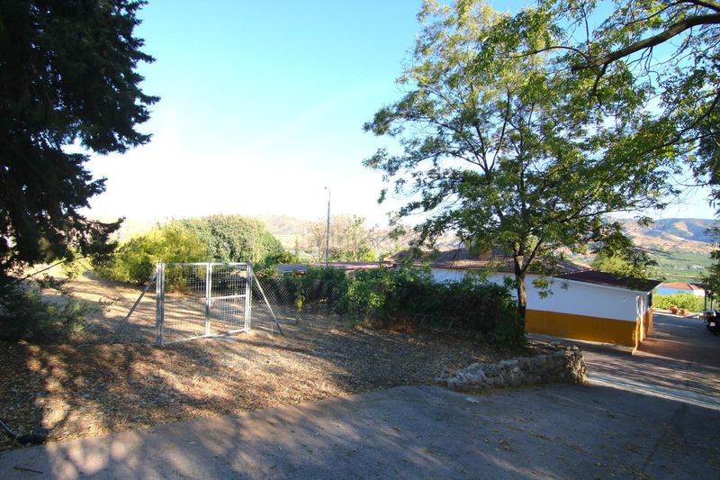 Foto 3fb0cd63-a35e-4ca1-996f-9f34b47e5d1d. Masia amb aparcament a Álora
