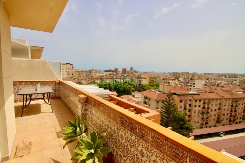 Foto cc621c3c-4e38-4404-b3fa-9a7656c6bf27. Àtic a calle romeria del rocio 7 a Centro ciudad Fuengirola