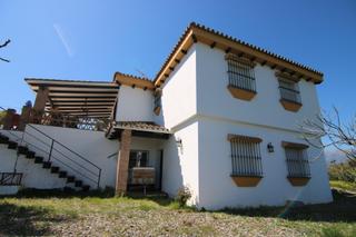 Casa a Guaro. Preciosa finca con afo