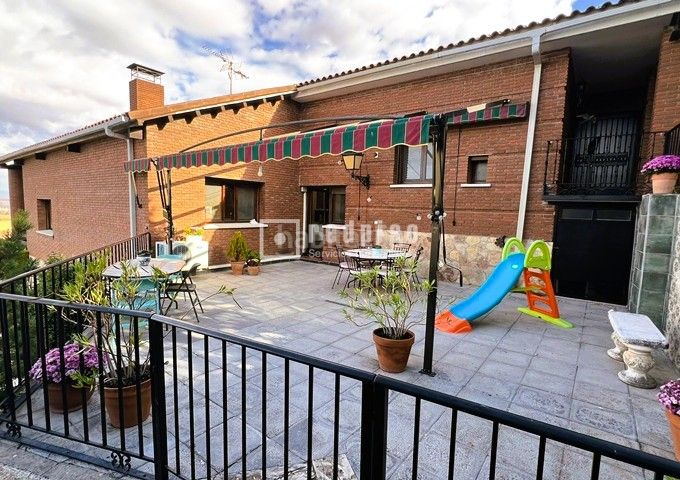 Foto d1c409ae-db69-4a3d-b46f-672e3f0c6c87. Casa amb calefacció aparcament a El Clavín-Valdeluz Guadalajara