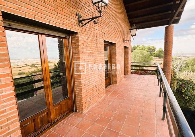 Foto e1b3e1de-ccee-4767-bf44-7cf9a6677f83. Casa amb calefacció aparcament a El Clavín-Valdeluz Guadalajara