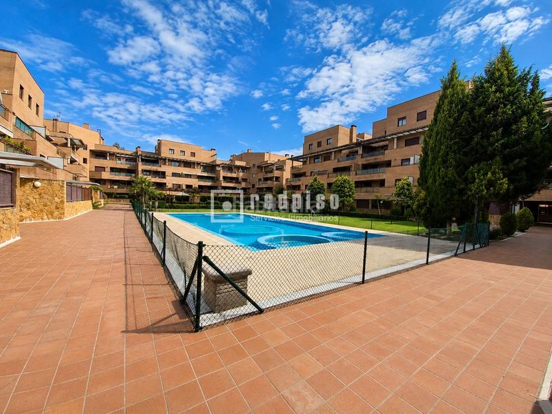 Foto 2299f4d0-1a81-4b9c-99d9-800e3cc67f0c. Pis amb calefacció aparcament piscina a Yebes - valdeluz Yebes