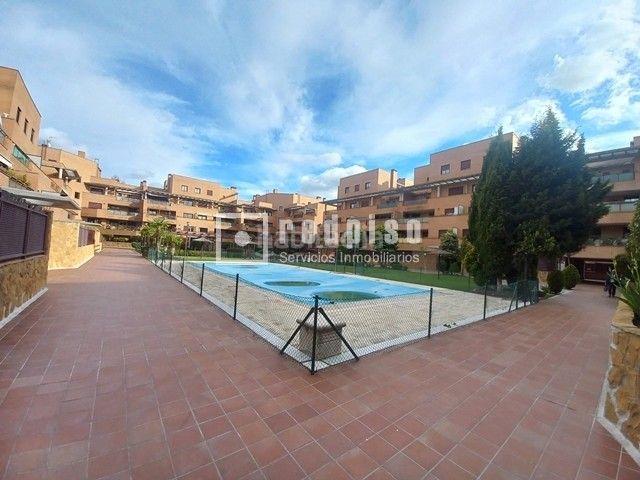 Foto 38e2082e-7042-4ce4-a8e0-8f4a02987fa7. Pis amb calefacció aparcament piscina a Yebes - valdeluz Yebes