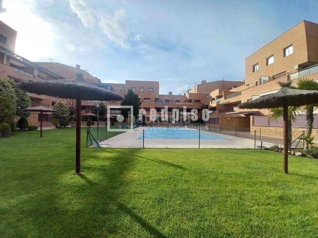 Foto 6bad4a60-bc99-4d5d-a9ed-dbfb612136bd. Pis amb calefacció aparcament piscina a Yebes - valdeluz Yebes