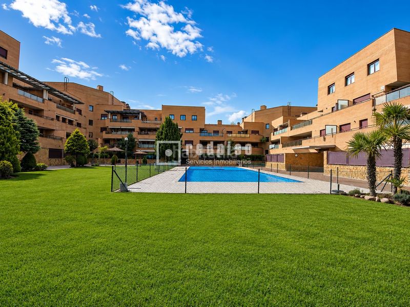 Foto 9e69402f-05a2-4fa5-a8e8-2d818e4a61f3. Pis amb calefacció aparcament piscina a Yebes - valdeluz Yebes