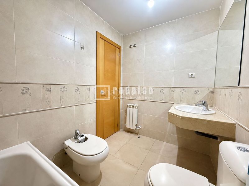 Foto e08206f1-8934-41a5-a6af-12a7f4f7c34b. Pis amb calefacció aparcament piscina a Yebes - valdeluz Yebes