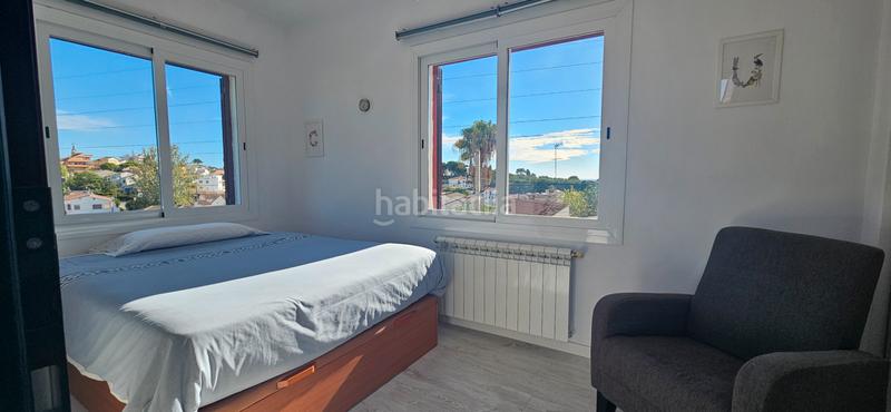 Foto cd0a5a67-ba6c-4046-bb41-7b4495215bc1. Maison jumelée avec cheminée chauffage dans Creixell