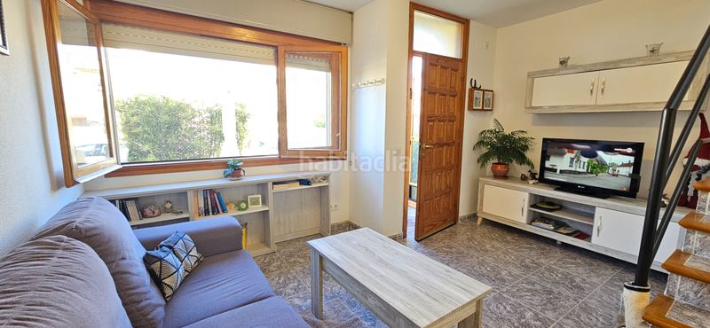 Foto f09a4595-26a3-4d0c-88eb-549628c90f8a. Casa adossada a Creixell