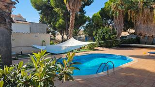 Chalet in Carrer de la vinya 6. Chalet independiente con un impresionante jardn