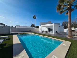 Location Chalet à Carril del puntalejos 9. Nueva vivienda con piscina privada en conil