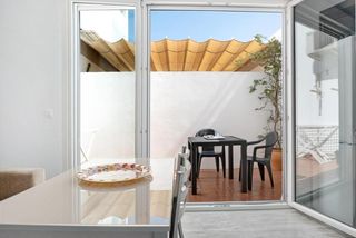 Location Studio à Calle san juan de dios 2. Coqueto estudio con terraza cerca del centro /  alquiler tempora