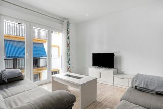 Rent Flat in Calle carretera 37. Amplia vivienda con ascensor cerca del centro.