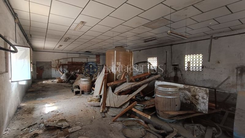 Foto 26b33250-11d1-403b-a0f6-d97cc23f1f06. Nau industrial a Méntrida