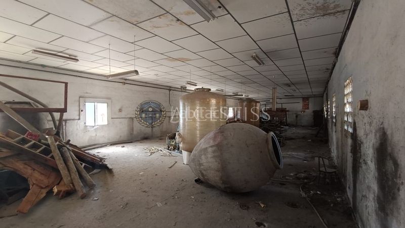 Foto 4211e658-eabd-4aeb-8b5c-8eaba83fa08b. Nau industrial a Méntrida