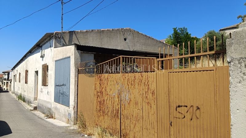 Foto 442abf9e-b5d3-42a5-8bdc-75db96a84bae. Nau industrial a Méntrida