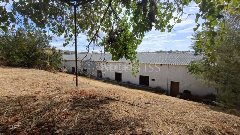 Foto 75a82f5c-a81e-4f34-9073-9390971a52fa. Nau industrial a Méntrida