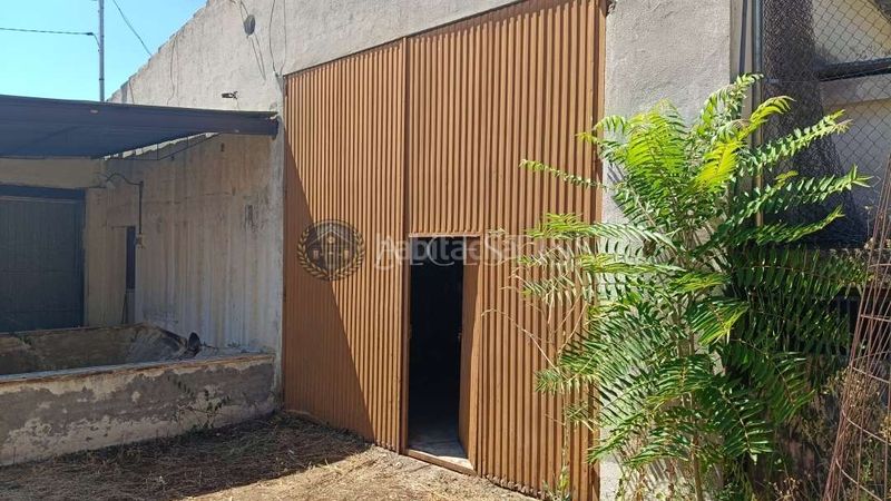 Foto 7e04a509-a2b4-4e64-868e-7d9effe085f8. Nau industrial a Méntrida