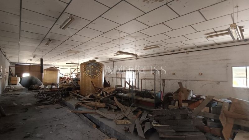 Foto 8e2c09cf-4a66-41cd-82e0-417cdd01cba1. Nau industrial a Méntrida