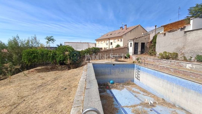 Foto c296eaa2-d121-40c9-85f9-d6d4da891a1e. Nau industrial a Méntrida