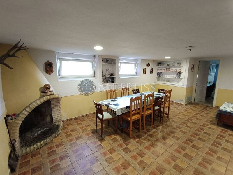 Foto 081b24a8-c6f4-4998-8298-e68f05e4550f. Casa adossada amb calefacció aparcament a Méntrida