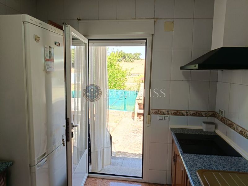 Foto 09f0a2e3-c346-4790-9de1-1723d00722c3. Casa adossada amb calefacció aparcament a Méntrida