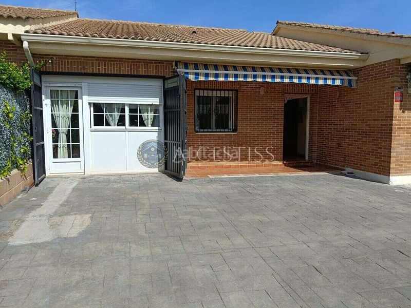 Foto 0f84ab41-bcf6-405c-bf2f-edfdc55615bd. Casa adossada amb calefacció aparcament a Méntrida