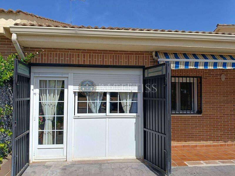 Foto 2ff2c8dc-c7e2-4c79-89dd-74deebd21af3. Casa adossada amb calefacció aparcament a Méntrida