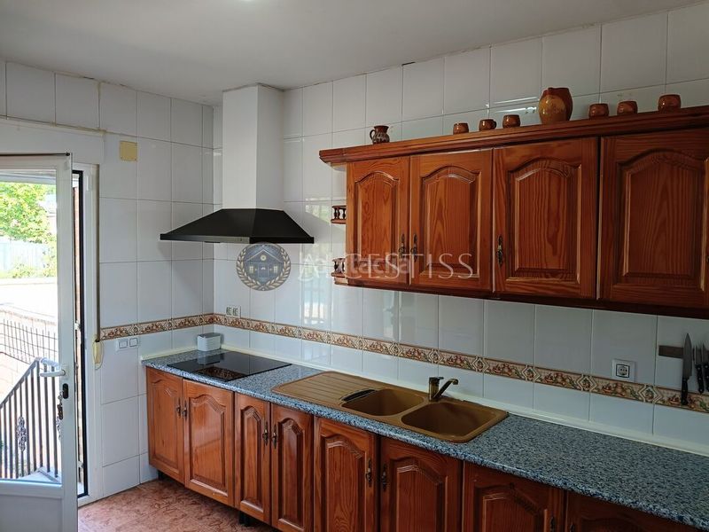Foto 35a4a377-a861-41ba-bd3e-1ff0b20df1e5. Casa adossada amb calefacció aparcament a Méntrida