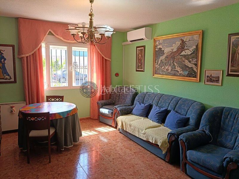 Foto 4244c888-38d0-40f9-8024-8562197db973. Casa adossada amb calefacció aparcament a Méntrida