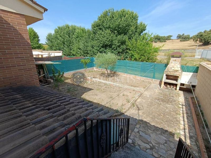 Foto 5232b735-c801-4893-9b76-c73b5b1df988. Casa adossada amb calefacció aparcament a Méntrida