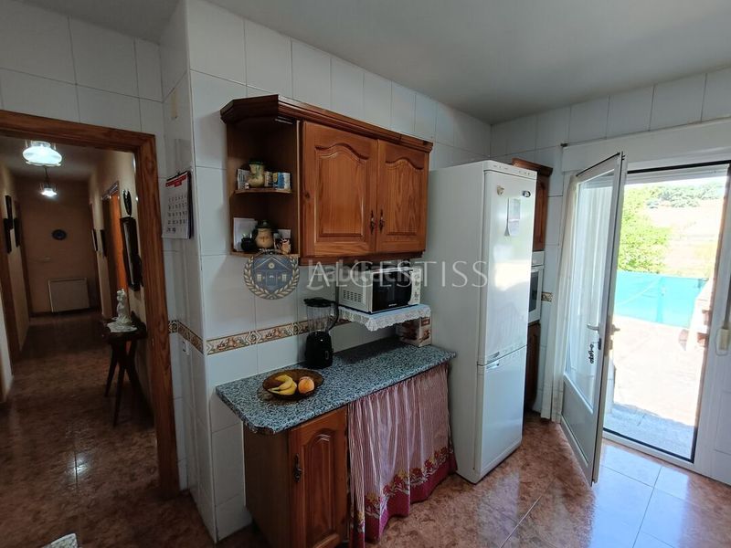 Foto 5b115de6-8481-4ea1-9d30-ab2f493de3a8. Casa adossada amb calefacció aparcament a Méntrida