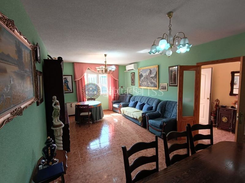 Foto 6c25a49f-3e4a-47f8-b468-9dbca0ffef66. Casa adossada amb calefacció aparcament a Méntrida