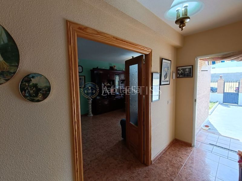 Foto 78807539-6c8f-4bab-9cb9-b1c5e89666e6. Casa adossada amb calefacció aparcament a Méntrida