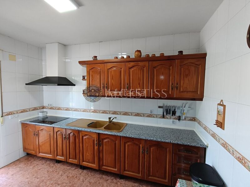 Foto 790715af-c88b-41ac-828b-8603d1bd409f. Casa adossada amb calefacció aparcament a Méntrida