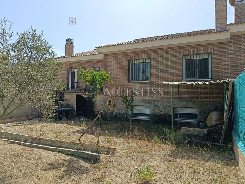 Foto 793fc8ab-7c7a-4df5-8076-3745d7ecf837. Casa adossada amb calefacció aparcament a Méntrida