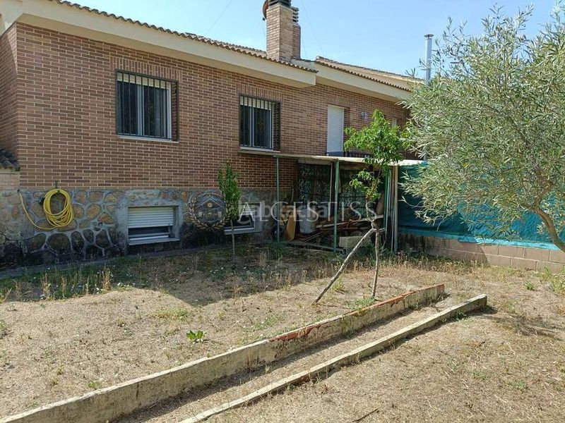 Foto 933818bc-825e-4a1c-82eb-8b8aca696ac2. Casa adossada amb calefacció aparcament a Méntrida