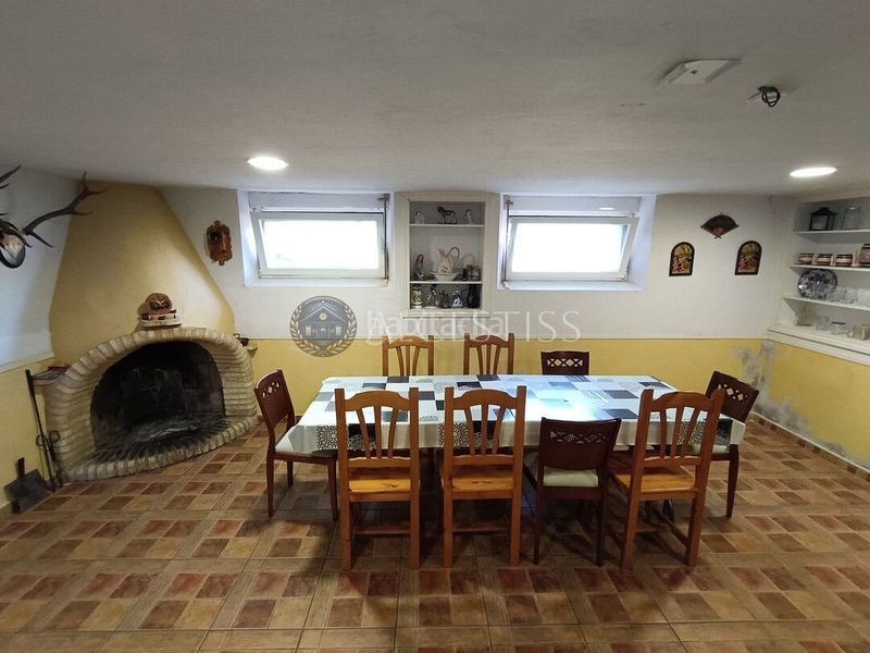 Foto a04f70f7-8b6b-42f9-9934-00fc2d0791d6. Casa adossada amb calefacció aparcament a Méntrida