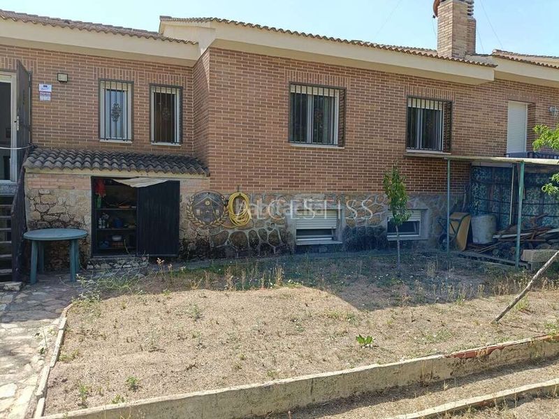 Foto a0851f61-3bf6-4c6c-8aa2-2d8c942369fc. Casa adossada amb calefacció aparcament a Méntrida