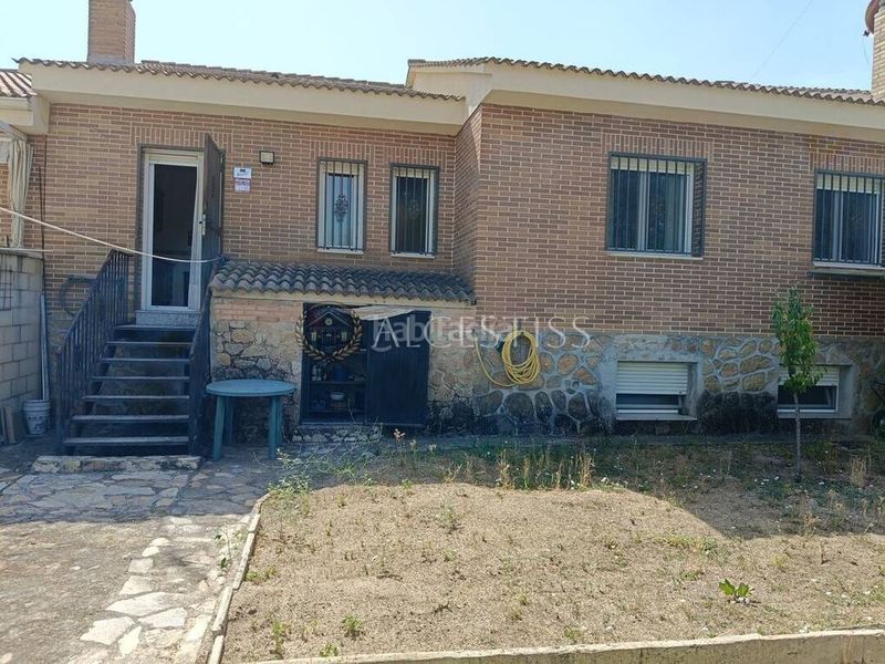 Foto ac0530fa-428b-44ce-b38f-db4bd5c277fa. Casa adossada amb calefacció aparcament a Méntrida