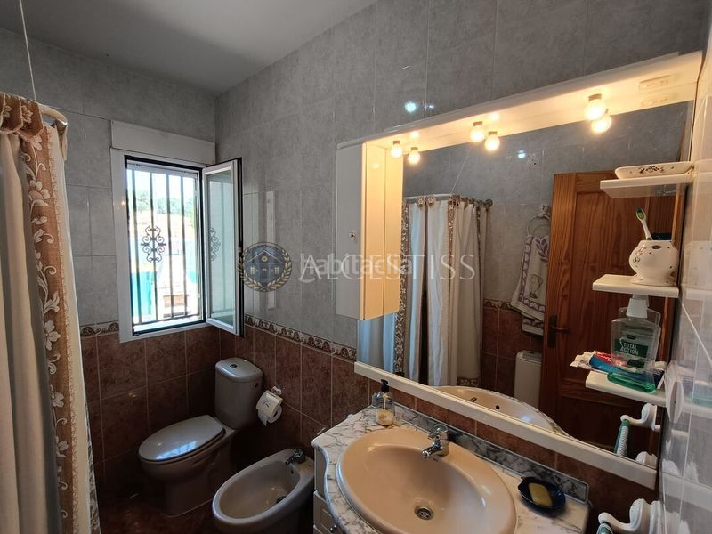 Foto b9dac1fa-1eb6-4e62-9f79-dd1a82538bb0. Casa adossada amb calefacció aparcament a Méntrida