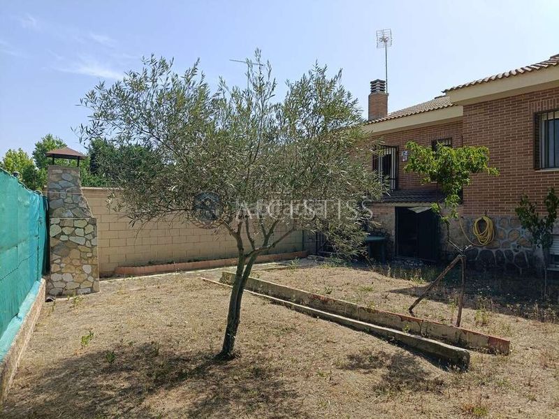 Foto c1c97442-a522-4ff5-8833-e7334d3d6a92. Casa adossada amb calefacció aparcament a Méntrida
