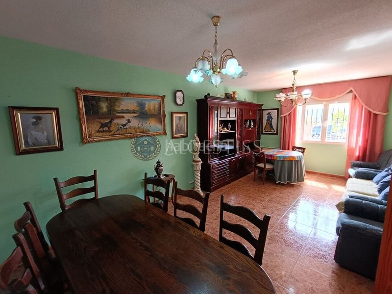 Foto d3377233-579c-4d01-b041-df6d4fd052b1. Casa adossada amb calefacció aparcament a Méntrida