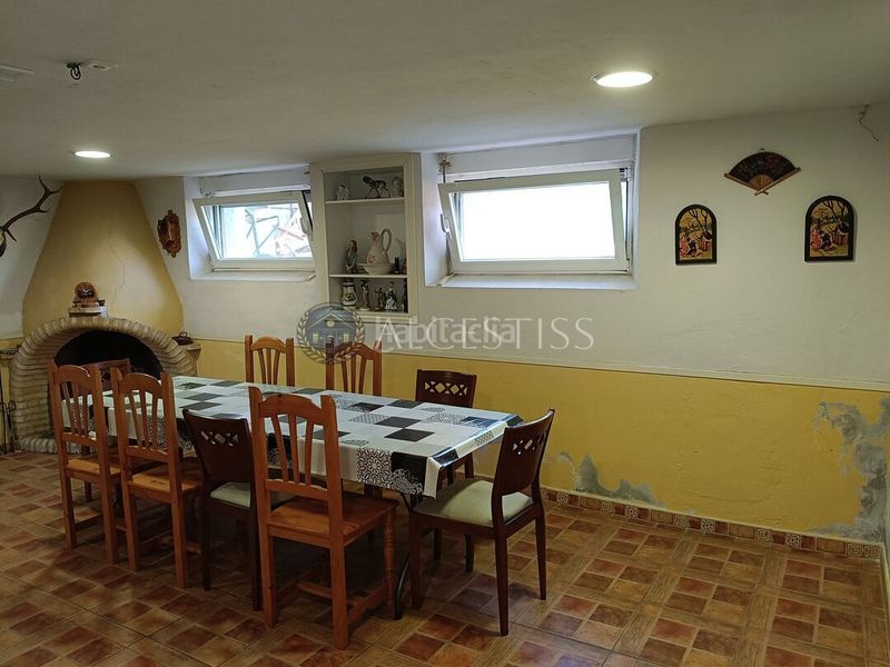 Foto d6b77668-a5dd-422e-be43-98cb0291f1ba. Casa adossada amb calefacció aparcament a Méntrida