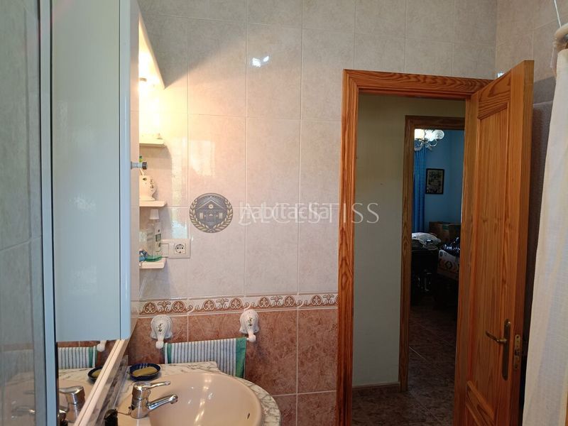 Foto e8e82c3e-6adf-4b90-9e8a-86c24cbd6ef0. Casa adossada amb calefacció aparcament a Méntrida