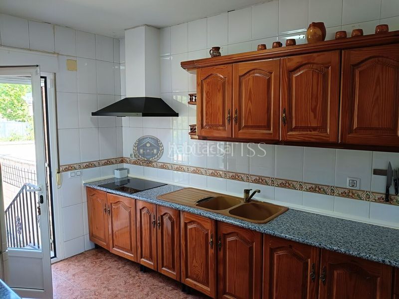 Foto ee135391-4361-4ceb-9e1e-6721320f7429. Casa adossada amb calefacció aparcament a Méntrida