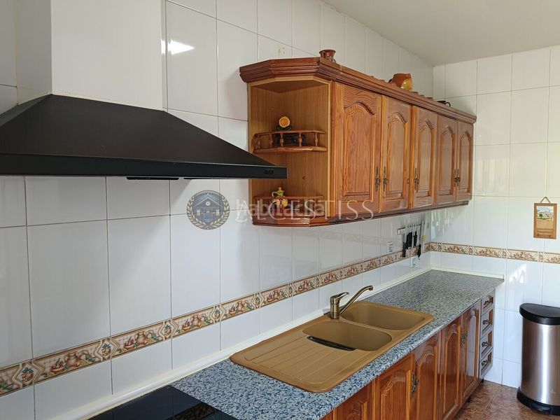 Foto f0a56b6a-14ee-4b1a-8a29-4d0fd3d052d9. Casa adossada amb calefacció aparcament a Méntrida